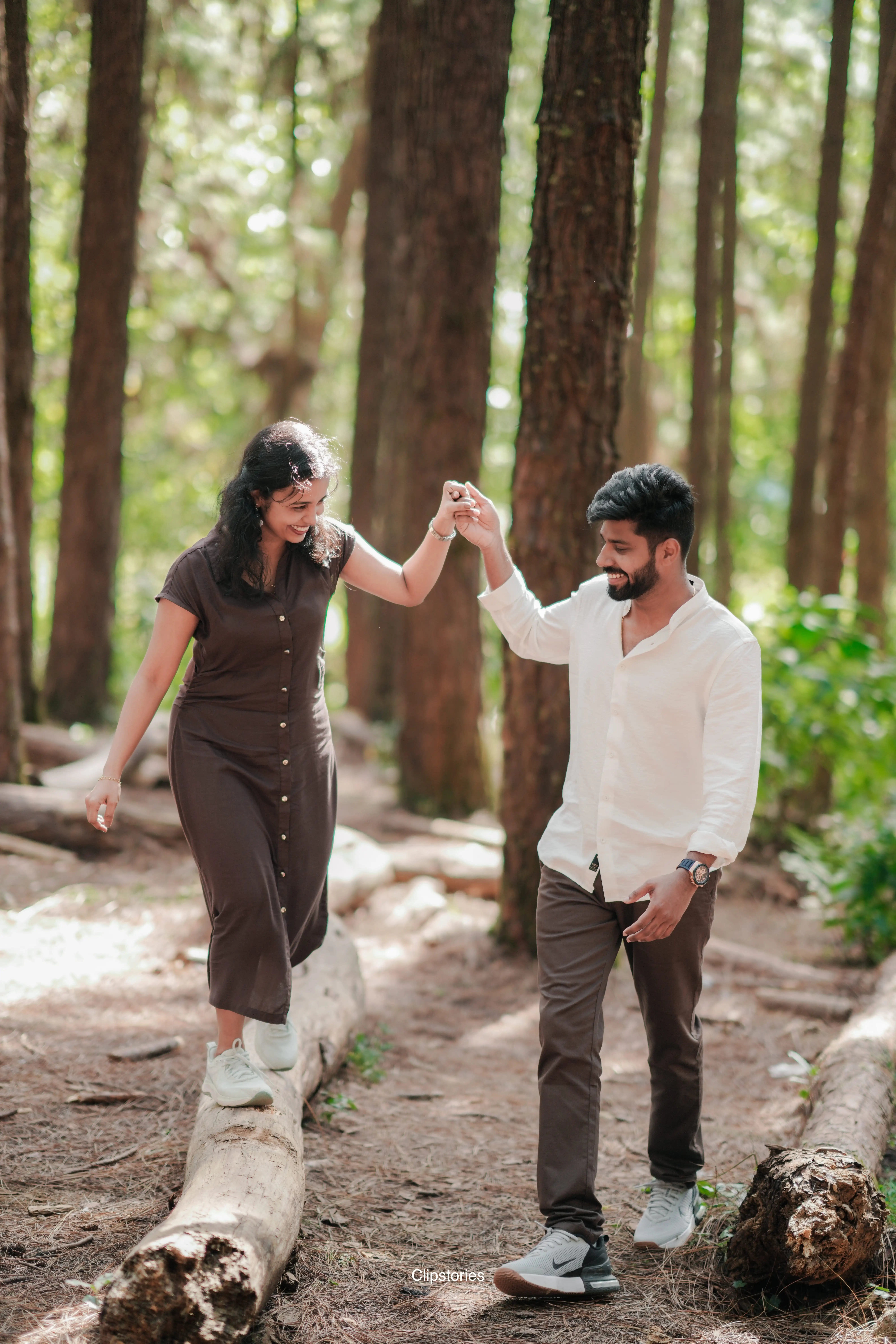 Robin Weds Akhsaya Gallery | Storigrid.in