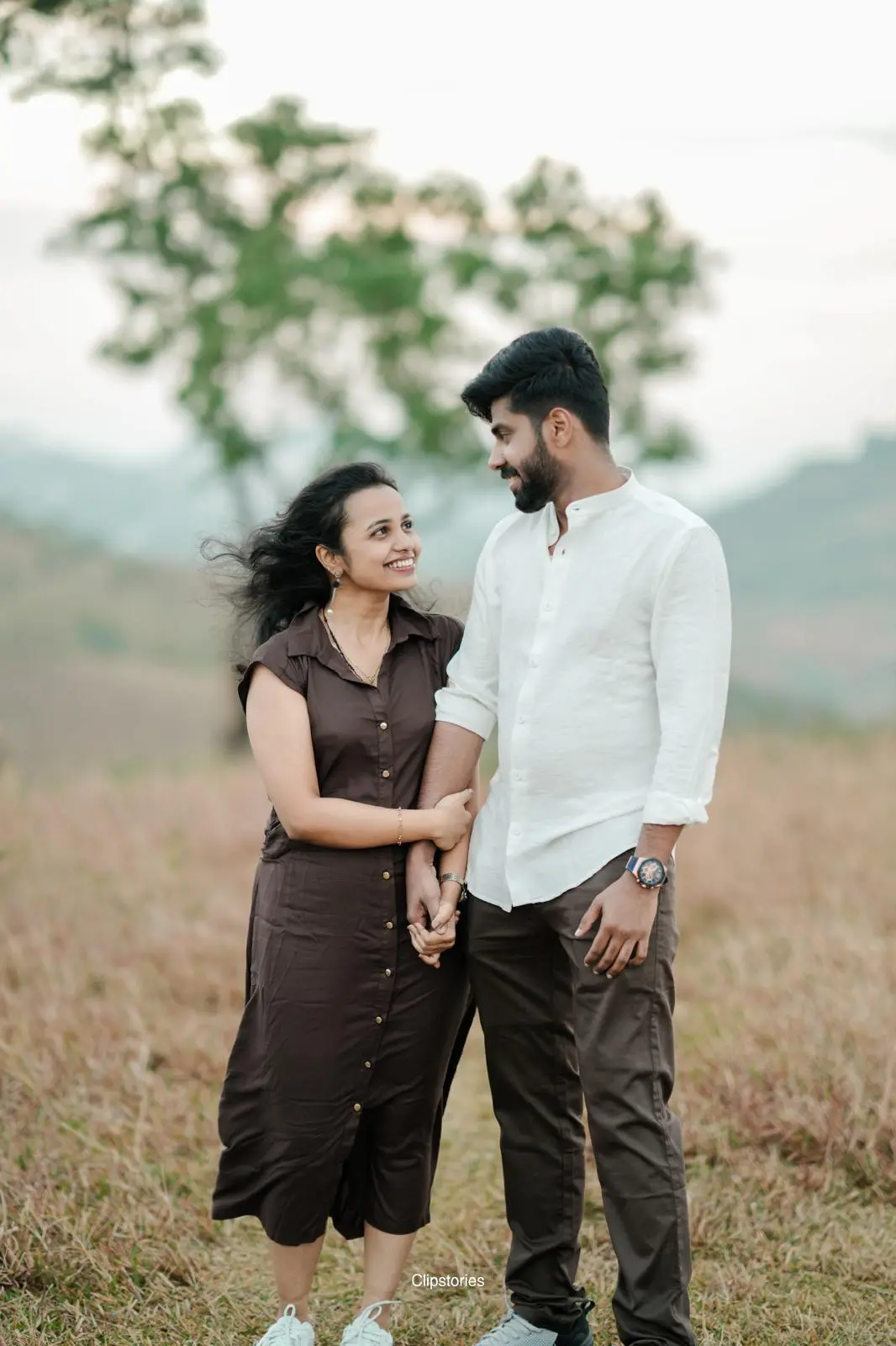 Robin Weds Akhsaya Gallery | Storigrid.in